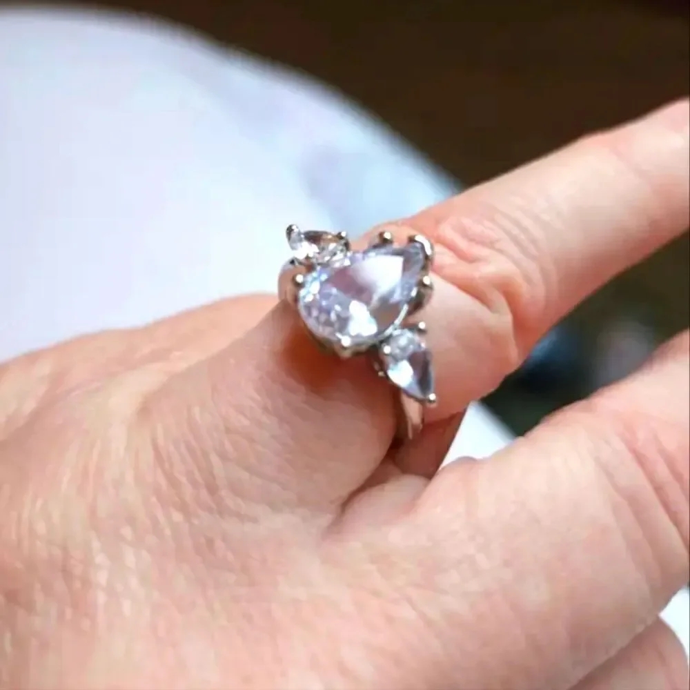 Elegant diamond wedding ring